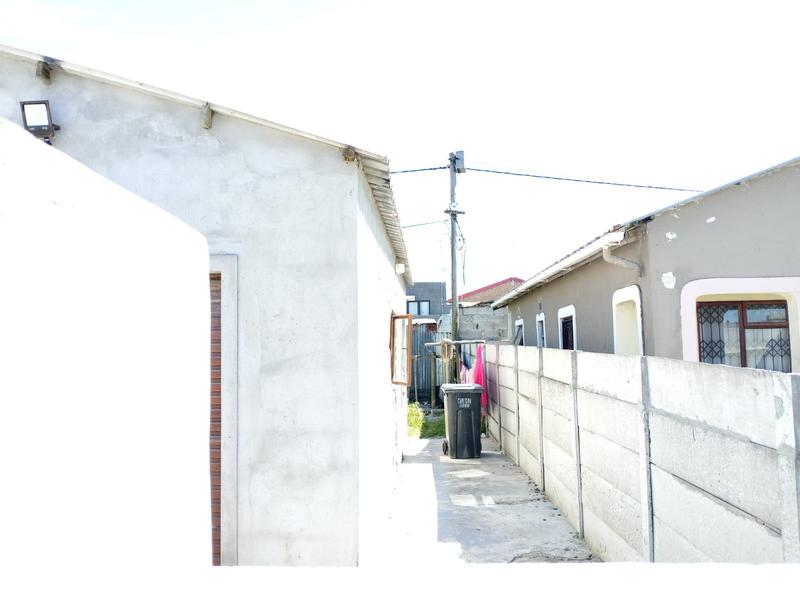 2 Bedroom Property for Sale in Sabata Dalindyebo Square Western Cape